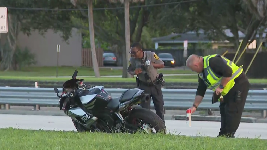 1 dead, 1 injured in motorcycle crash on Sunrise Boulevard near Florida's Turnpike, authorities say — CBS Miami, Arlington Health news