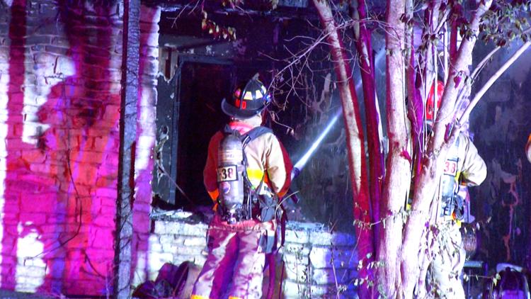 One person dies, another person and a dog rescued from Blakeley Drive house fire — KENS 5 (San Antonio), Arlington Health news