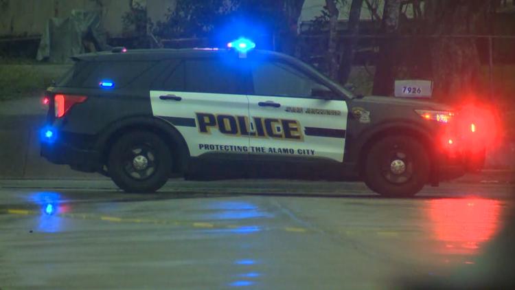 Driver arrested on DWI charge after running red light and crashing into car, police say — KENS 5 (San Antonio), Arlington Health news
