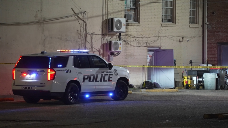 Man airlifted after shooting behind Baytown bar; suspect remains at large, police say — KHOU 11 (Houston), Arlington Community news