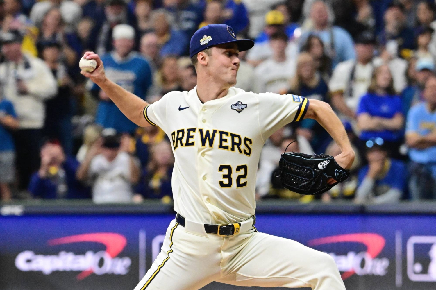  Brewers hold on in ninth to edge Rays in Game 1 of World Series  — Japan Times, Arlington Sports news